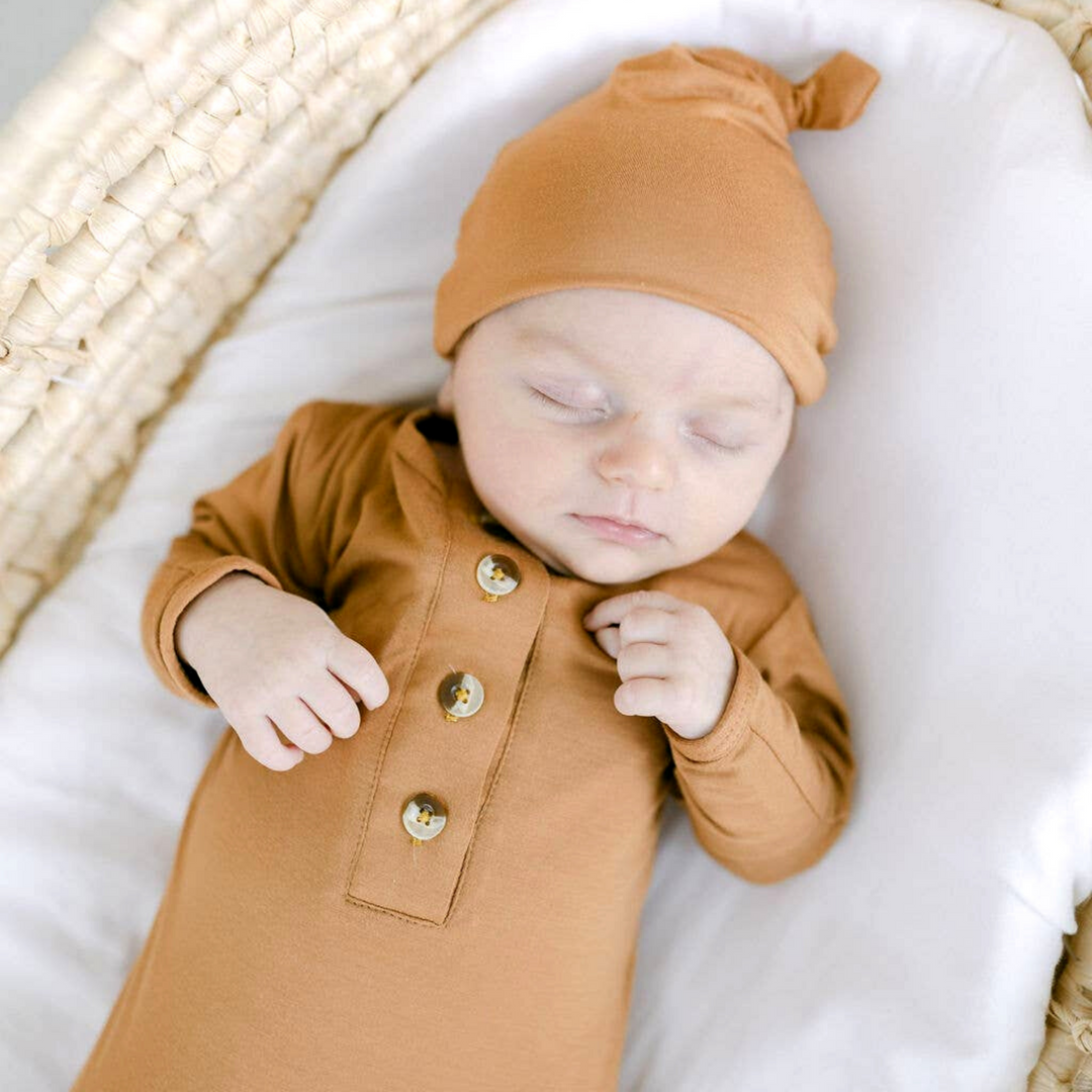 Neutral newborn to 3 months gown and hat set